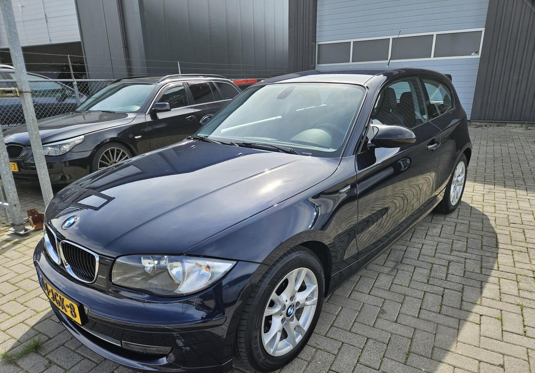 BMW 1-serie 116i Business Line bij Autobedrijf Adonis